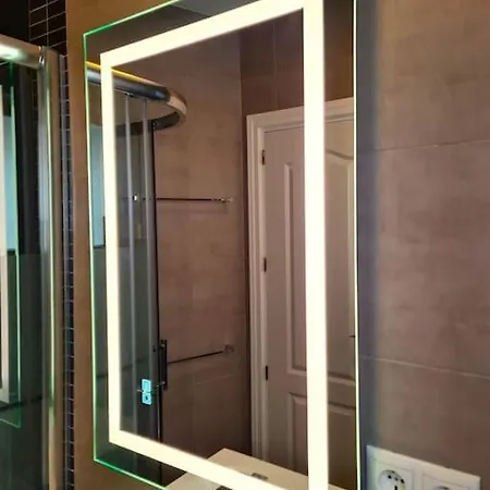 Newly Remodeled Townhouse Walking Distance