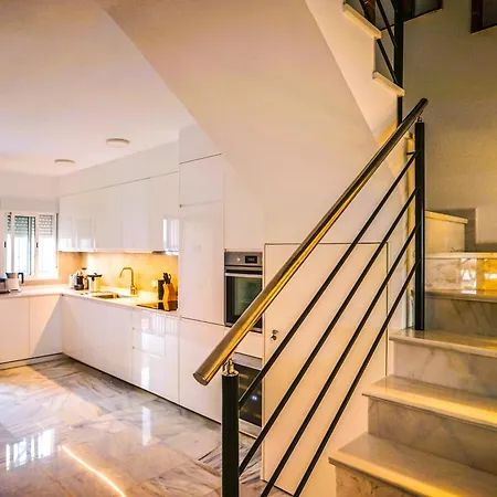 Newly Remodeled Townhouse Walking Distance * Sitio de Calahonda